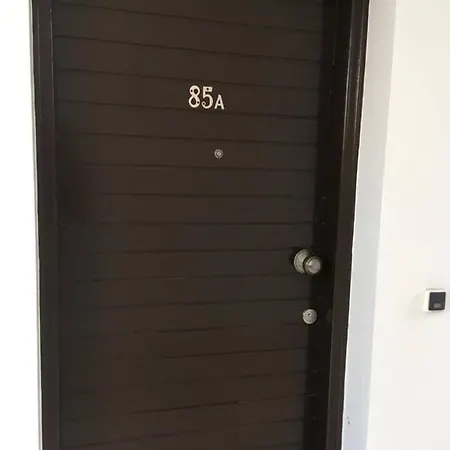 Cozy Flat Away From A Tourist Crowd Semesterbostad